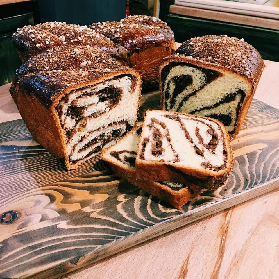 Cozonac cu nucă şi stafide