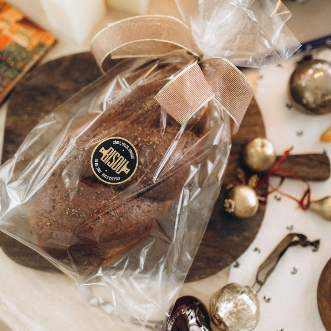 Cozonac cu nucă şi stafide