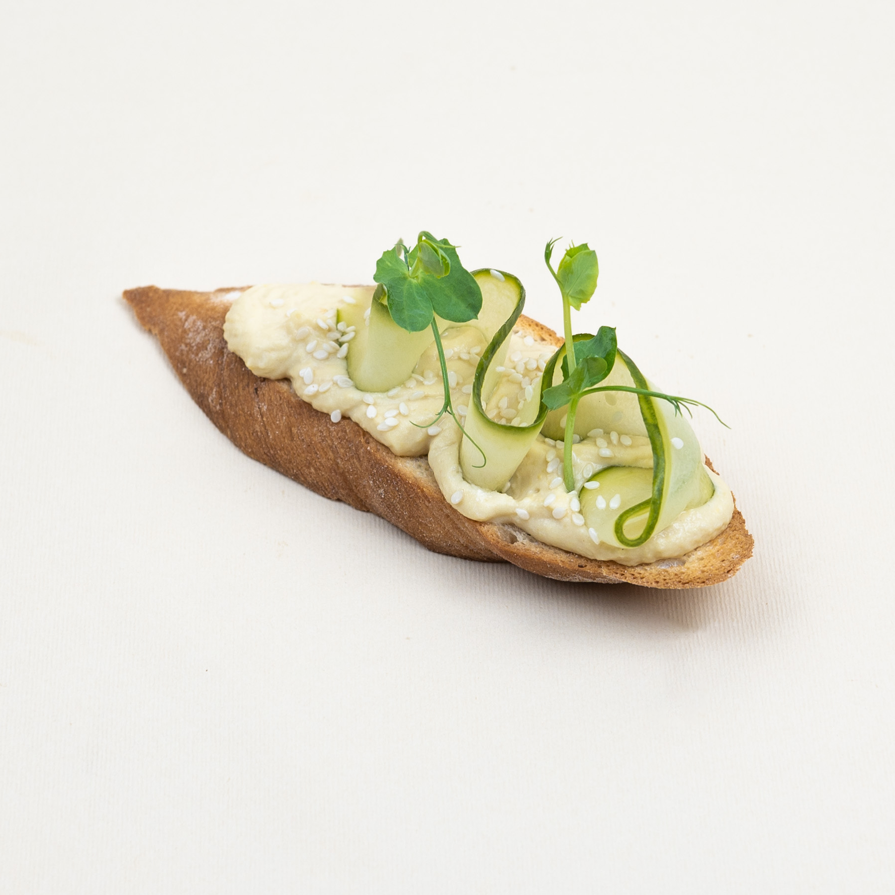 Bizuu vegan hummus castravete